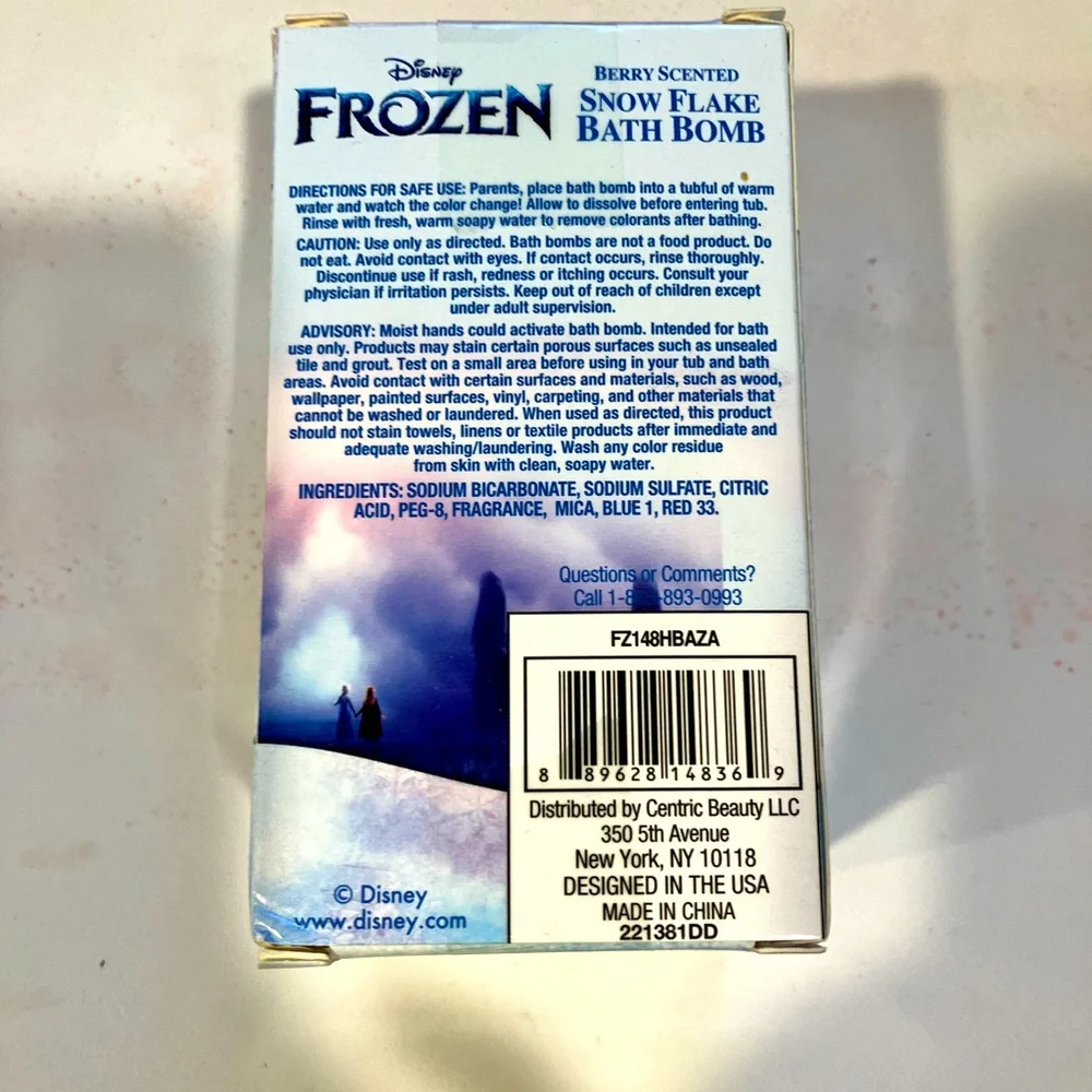 *3/$20* NWOT DISNEY FROZEN BERRY SCENTED SNOW FLAKE BATH BOMB. 5.29 OZ.